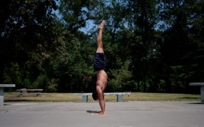 Handstand – Straddle Press