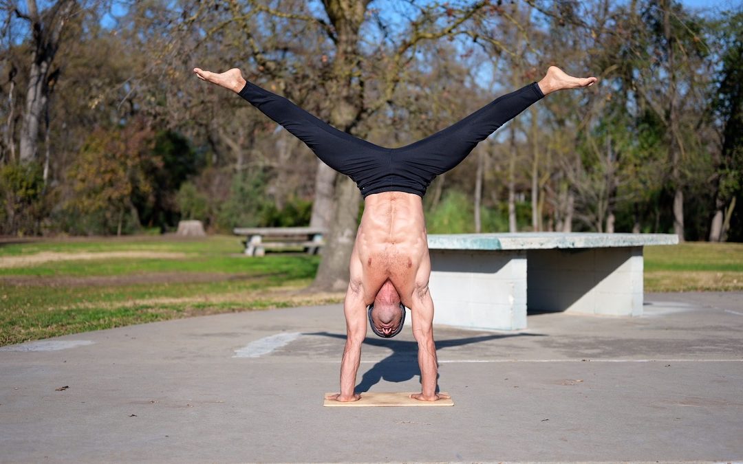 Handstand – Freestanding Straddle